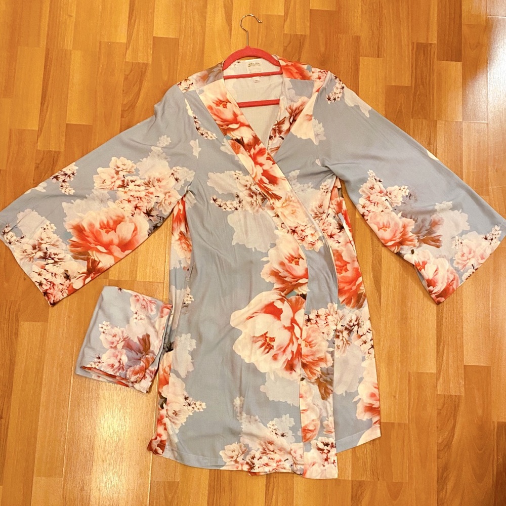 ❤️4/$40 SALE! ❤️ Plum Pretty Sugar Robe